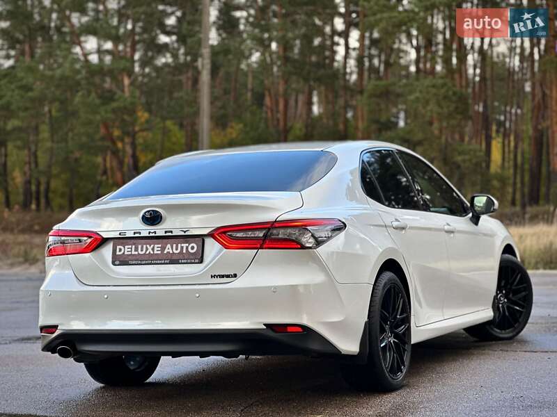 Седан Toyota Camry 2021 в Киеве