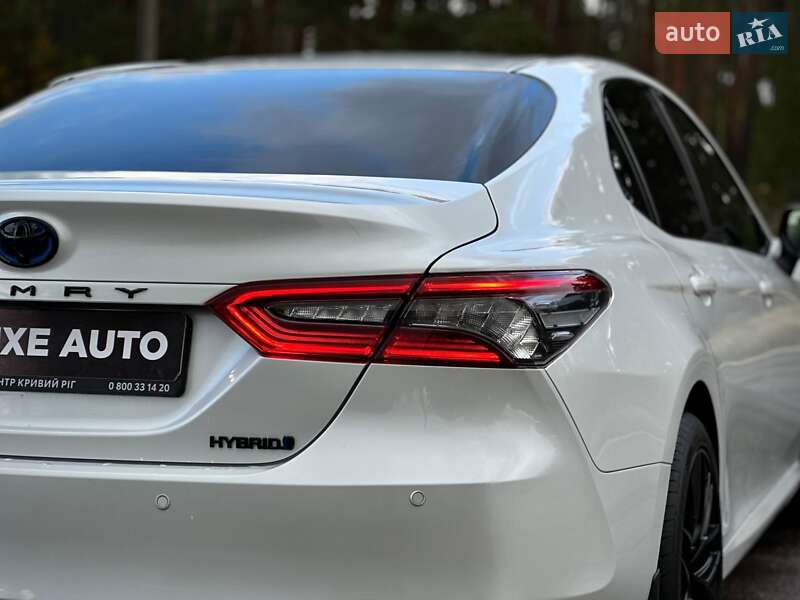 Седан Toyota Camry 2021 в Киеве