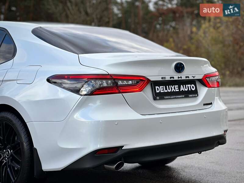 Седан Toyota Camry 2021 в Киеве