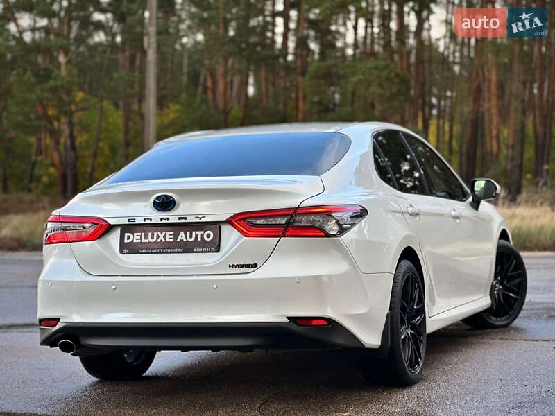 Седан Toyota Camry 2021 в Киеве