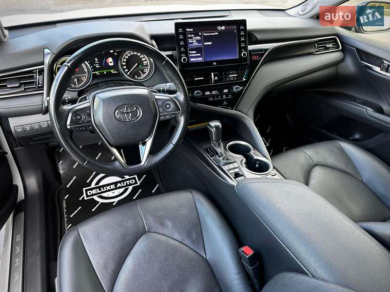 Седан Toyota Camry 2021 в Киеве