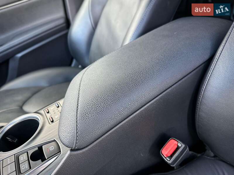 Седан Toyota Camry 2021 в Киеве