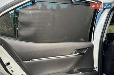 Седан Toyota Camry 2021 в 