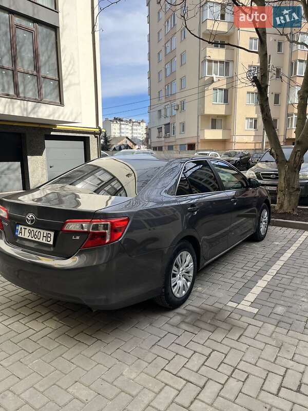Седан Toyota Camry 2014 в Ивано-Франковске