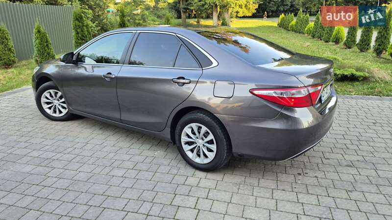 Седан Toyota Camry 2016 в Львові