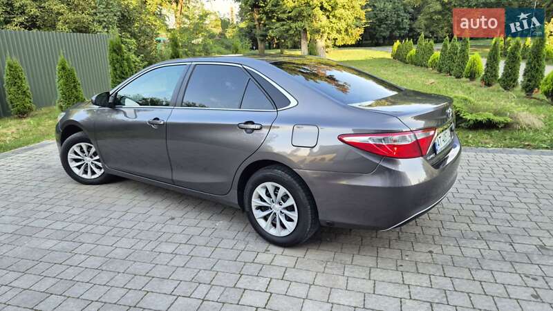 Седан Toyota Camry 2016 в Львові
