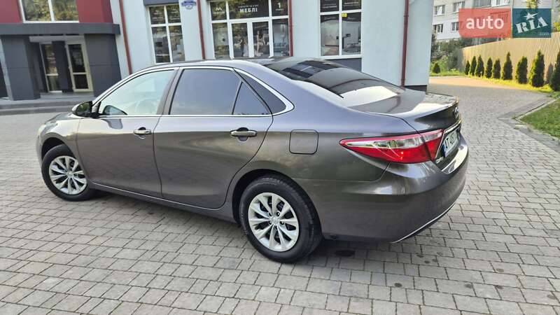 Седан Toyota Camry 2016 в Львові