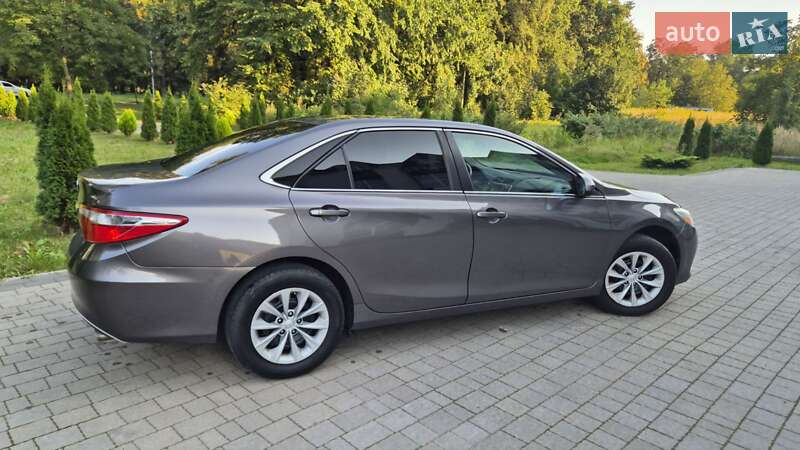 Седан Toyota Camry 2016 в Львові