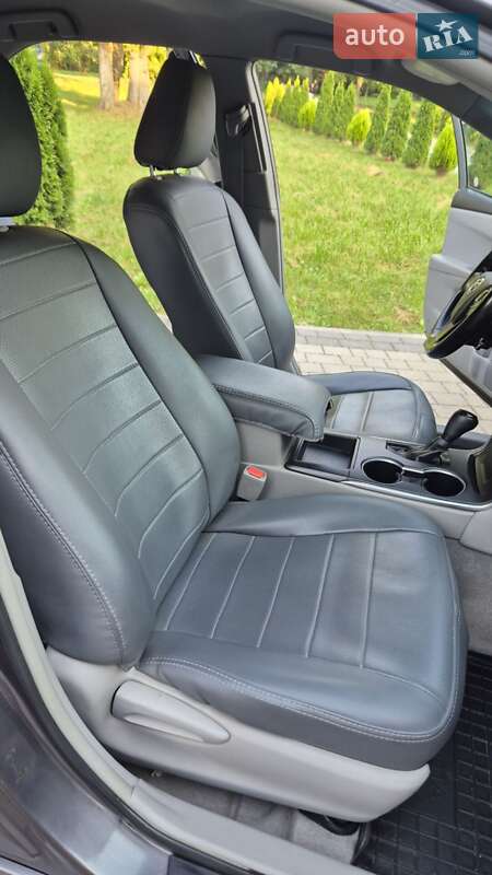 Седан Toyota Camry 2016 в Львові
