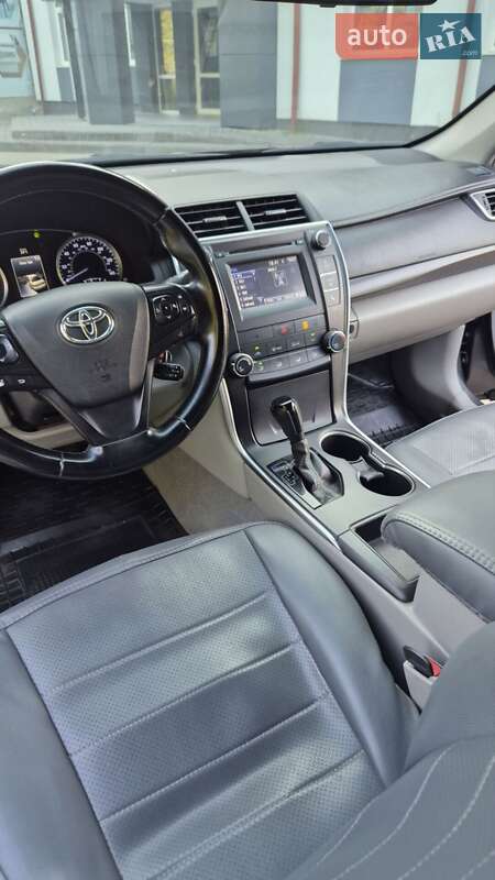 Седан Toyota Camry 2016 в Львові