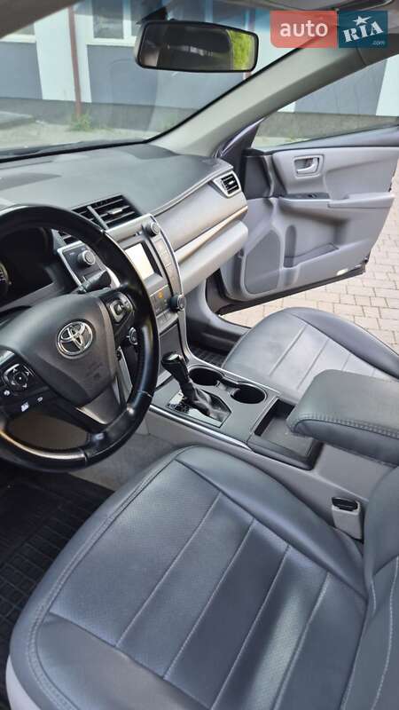 Седан Toyota Camry 2016 в Львові