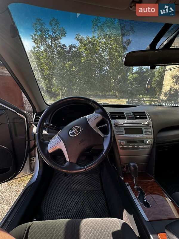 Седан Toyota Camry 2008 в Кривому Розі