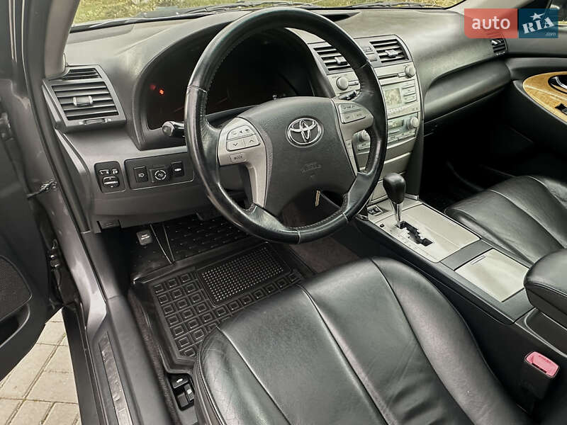 Седан Toyota Camry 2007 в Кропивницком