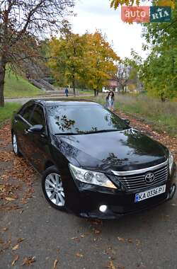 Седан Toyota Camry 2012 в Чернигове