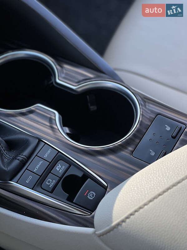 Седан Toyota Camry 2020 в Одессе