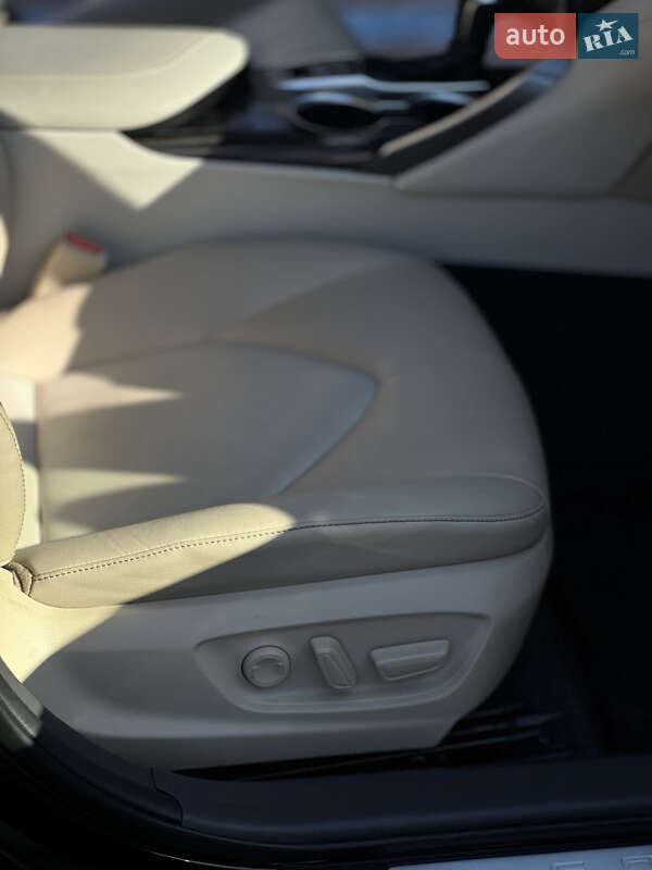 Седан Toyota Camry 2020 в Одессе