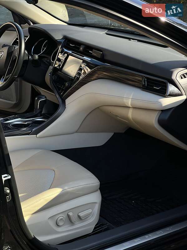 Седан Toyota Camry 2020 в Одессе