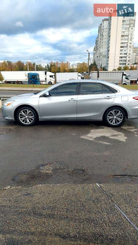 Седан Toyota Camry 2015 в Києві