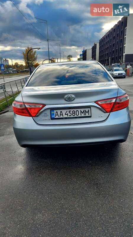 Седан Toyota Camry 2015 в Києві