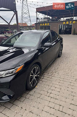 Седан Toyota Camry 2018 в 