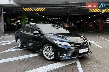Седан Toyota Camry 2018 в Киеве