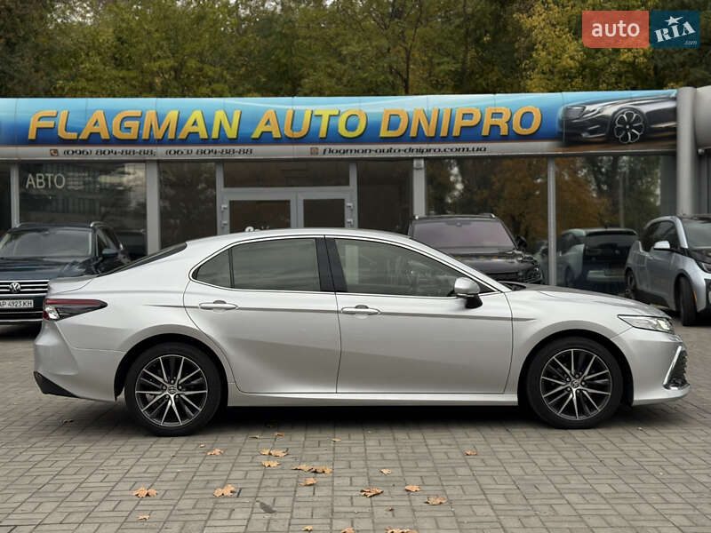 Седан Toyota Camry 2021 в Днепре