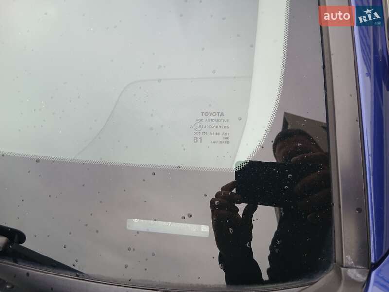 Седан Toyota Camry 2018 в Дніпрі