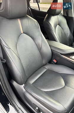 Седан Toyota Camry 2018 в  фото 18 Седан Toyota Camry 2018 в