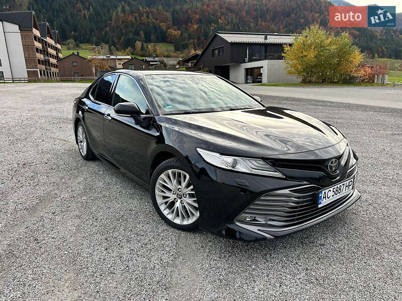 Седан Toyota Camry 2018 в  фото Седан Toyota Camry 2018 в
