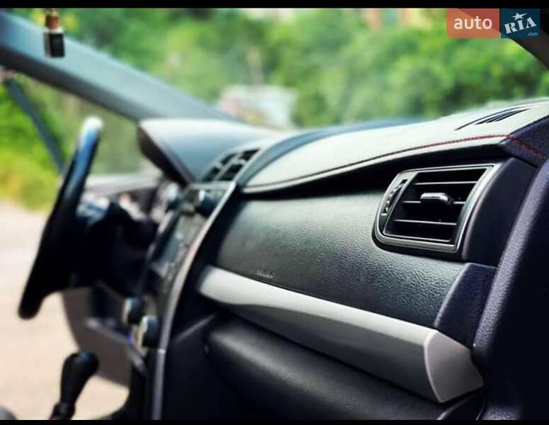Седан Toyota Camry 2015 в Киеве