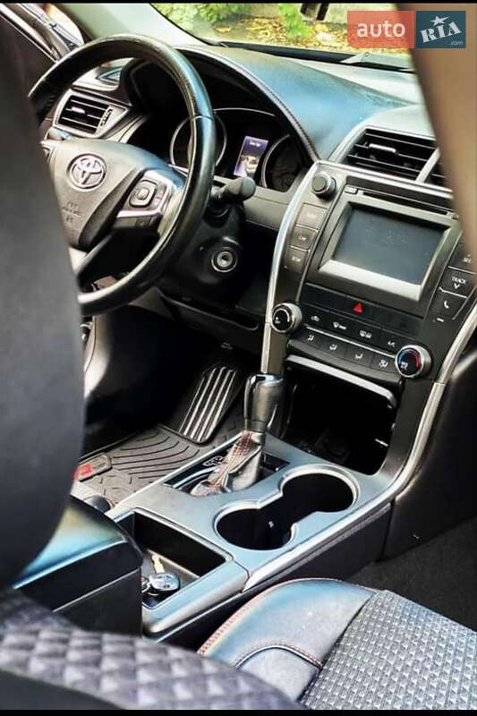 Седан Toyota Camry 2015 в Киеве