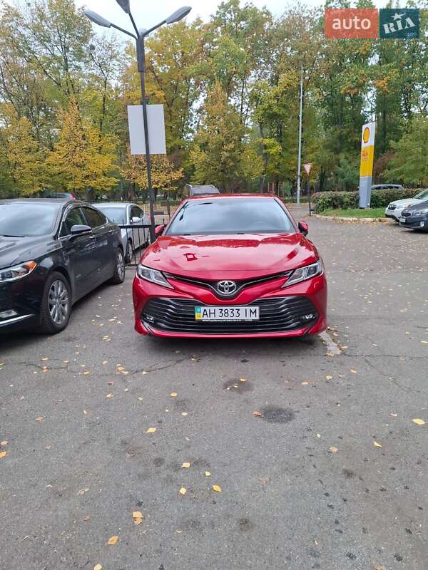 Седан Toyota Camry 2018 в Києві