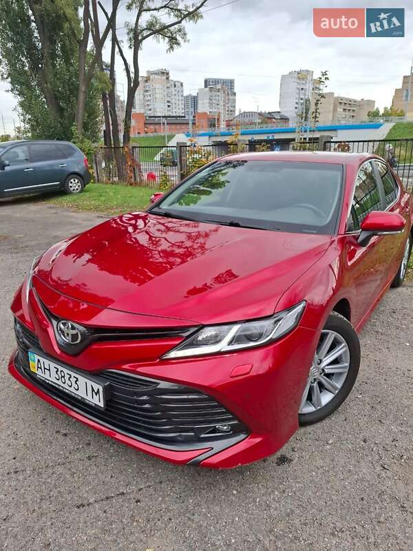 Седан Toyota Camry 2018 в Києві