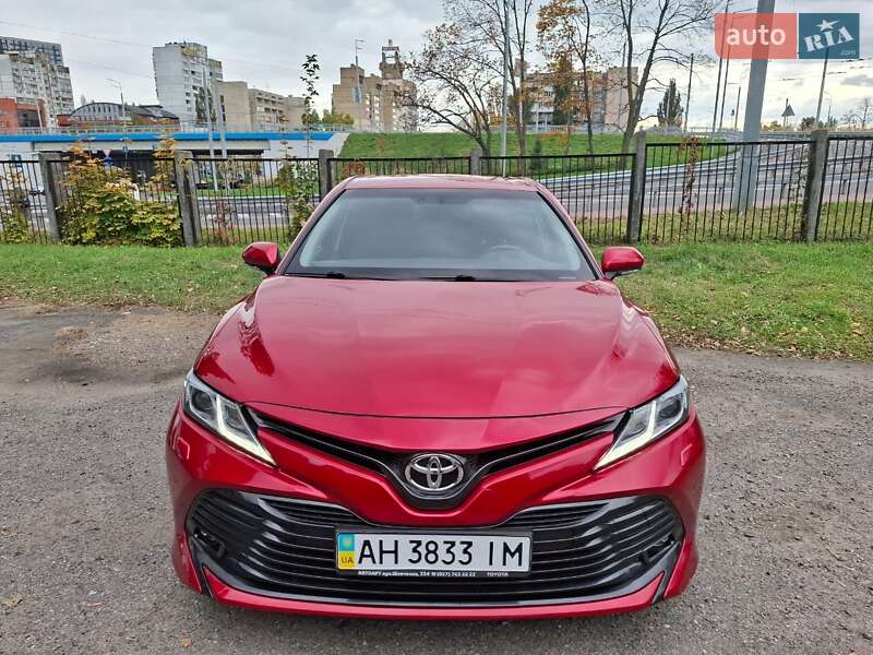 Седан Toyota Camry 2018 в Києві