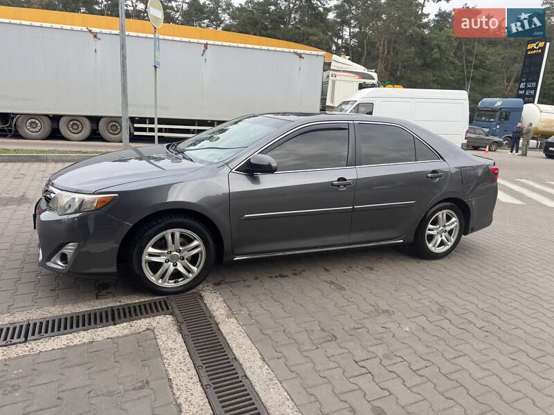 Седан Toyota Camry 2014 в Киеве фото 6 Седан Toyota Camry 2014 в Киеве