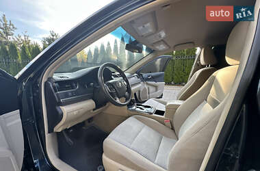 Седан Toyota Camry 2013 в 