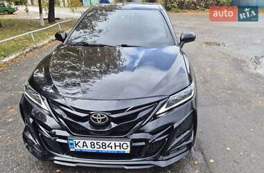 Седан Toyota Camry 2020 в Києві