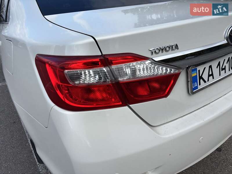Седан Toyota Camry 2013 в Кропивницком