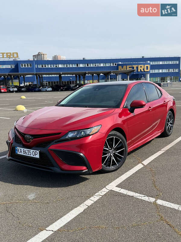 Седан Toyota Camry 2020 в Киеве