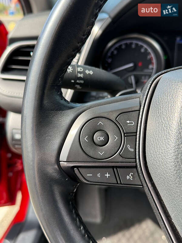 Седан Toyota Camry 2020 в Киеве