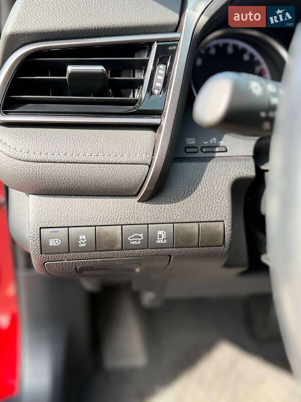 Седан Toyota Camry 2020 в Киеве