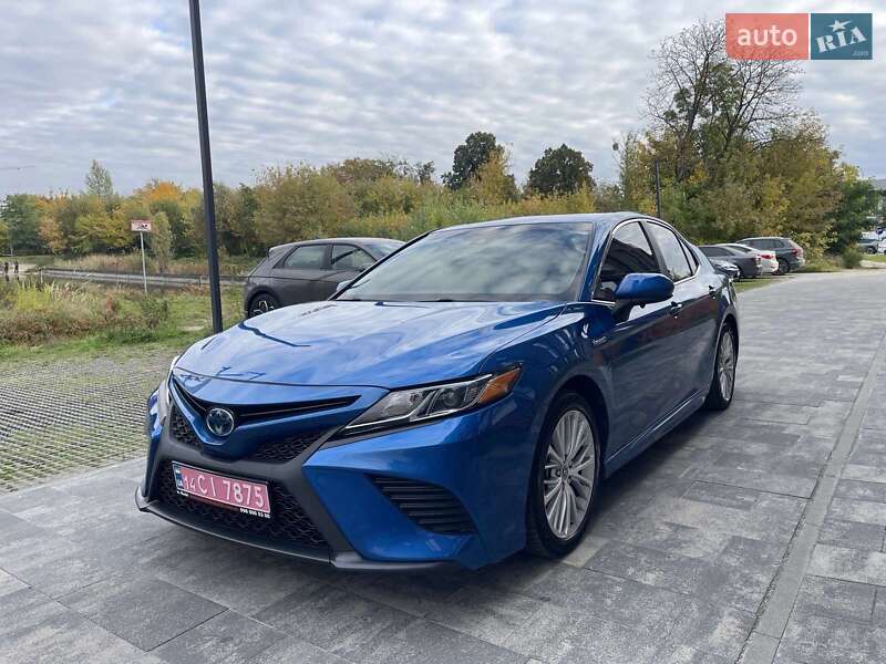 Седан Toyota Camry 2018 в Львове