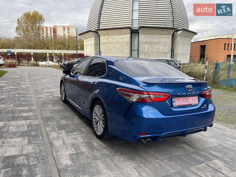 Седан Toyota Camry 2018 в Львове
