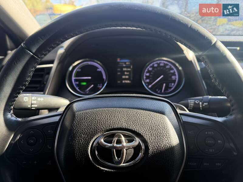 Седан Toyota Camry 2018 в Львове