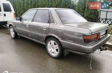 Седан Toyota Camry 1989 в 