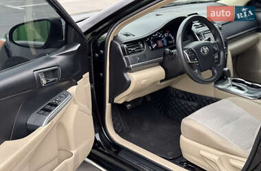 Седан Toyota Camry 2013 в 