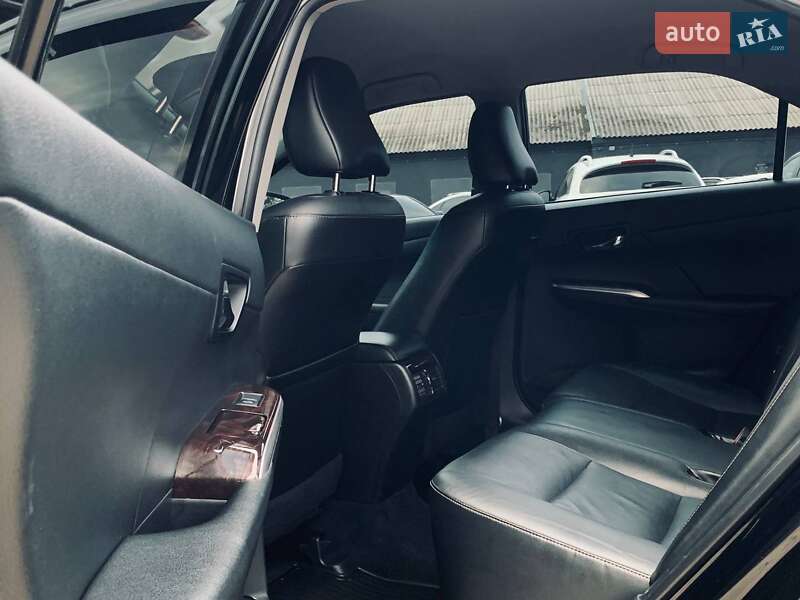 Седан Toyota Camry 2014 в Николаеве