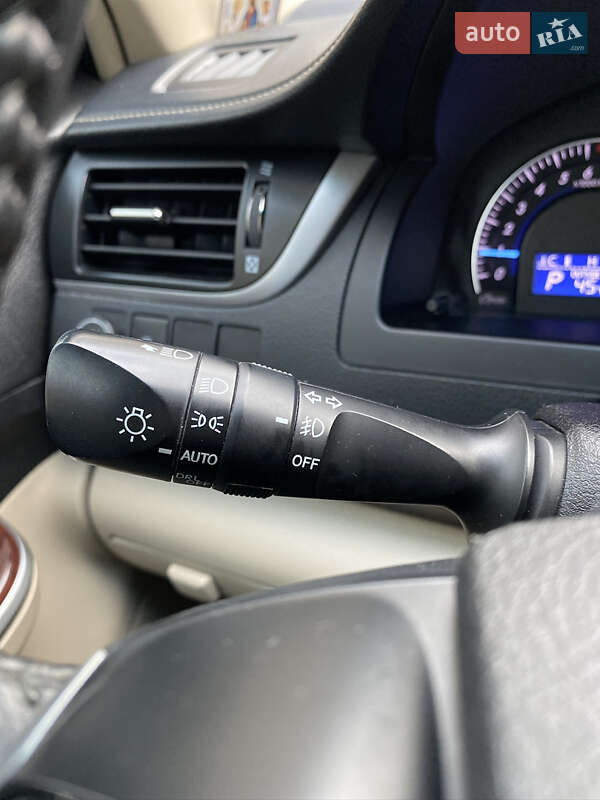 Седан Toyota Camry 2014 в Киеве