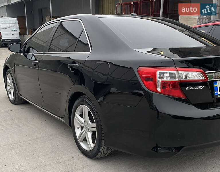 Седан Toyota Camry 2014 в Киеве