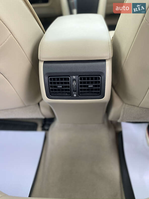 Седан Toyota Camry 2014 в Киеве